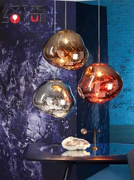 Полилей от вулканична лава в скандинавски стил, постмодерната украса на бара и ресторанта, стъклена топка с подсветка на една главичката, творческа личност.