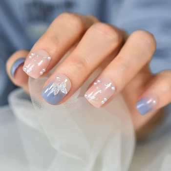 Квадратно натискане на ноктите Mudium, блестяща линия с 3D пеперуда, планински кристал, перли, режийни нокти, лъскава син и розов наклон, изкуствени нокти